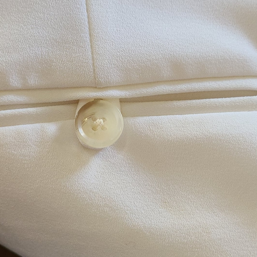 EUC Banana Republic White 4 Pocket Shorts Sz 8 - Picture 3 of 4